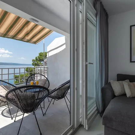 Ocean Front With Stunning View Apartment