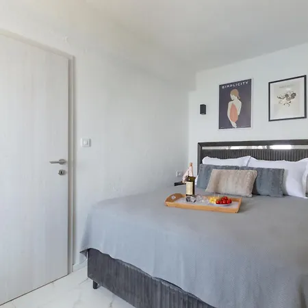 Ocean Front With Stunning View