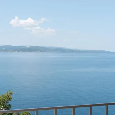 Ocean Front With Stunning View
