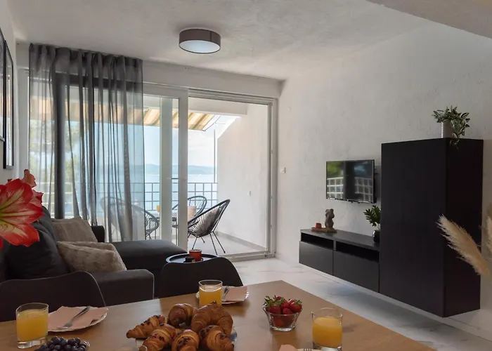 Ocean Front With Stunning View *