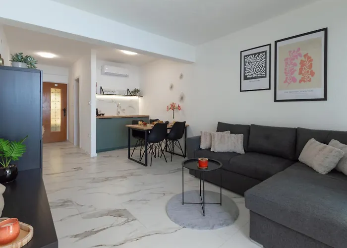 Ocean Front With Stunning View